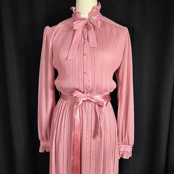 Vintage 1970s Union Made Dusty Pink Pleated Secretary Mod Dress Sequins Accents - Picture 1 of 14